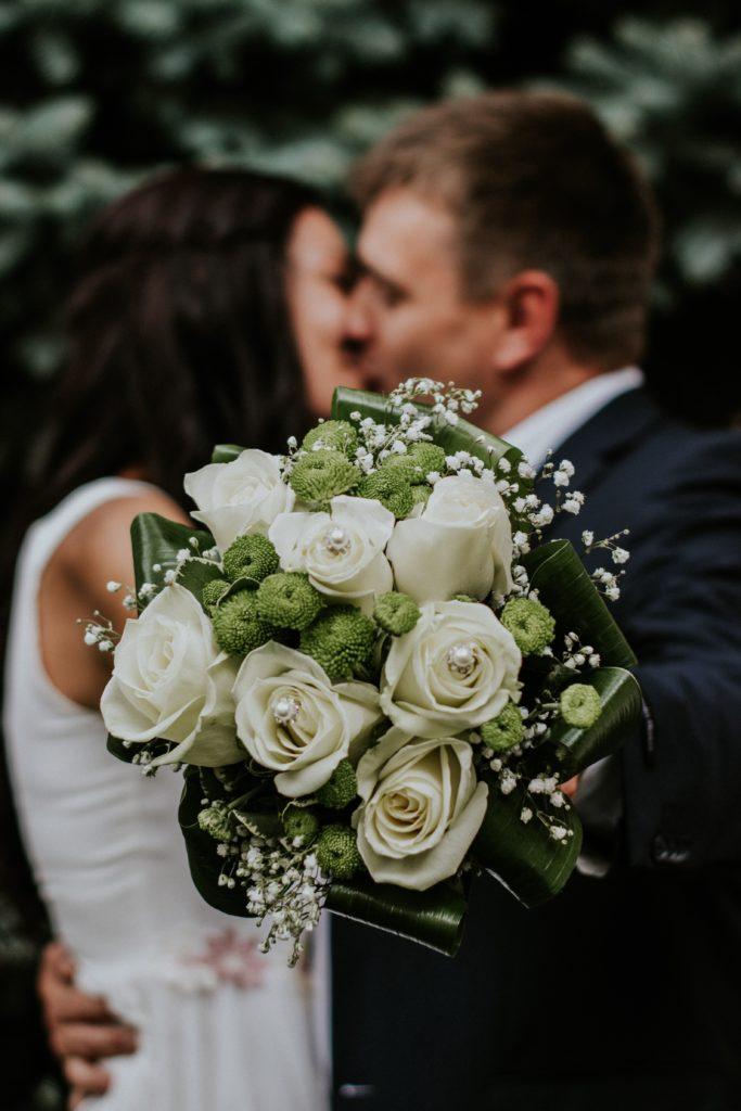 pexels rocsana nicoleta gurza 948185 - How To Make a DIY Wedding Bouquet - The National Wedding Directory